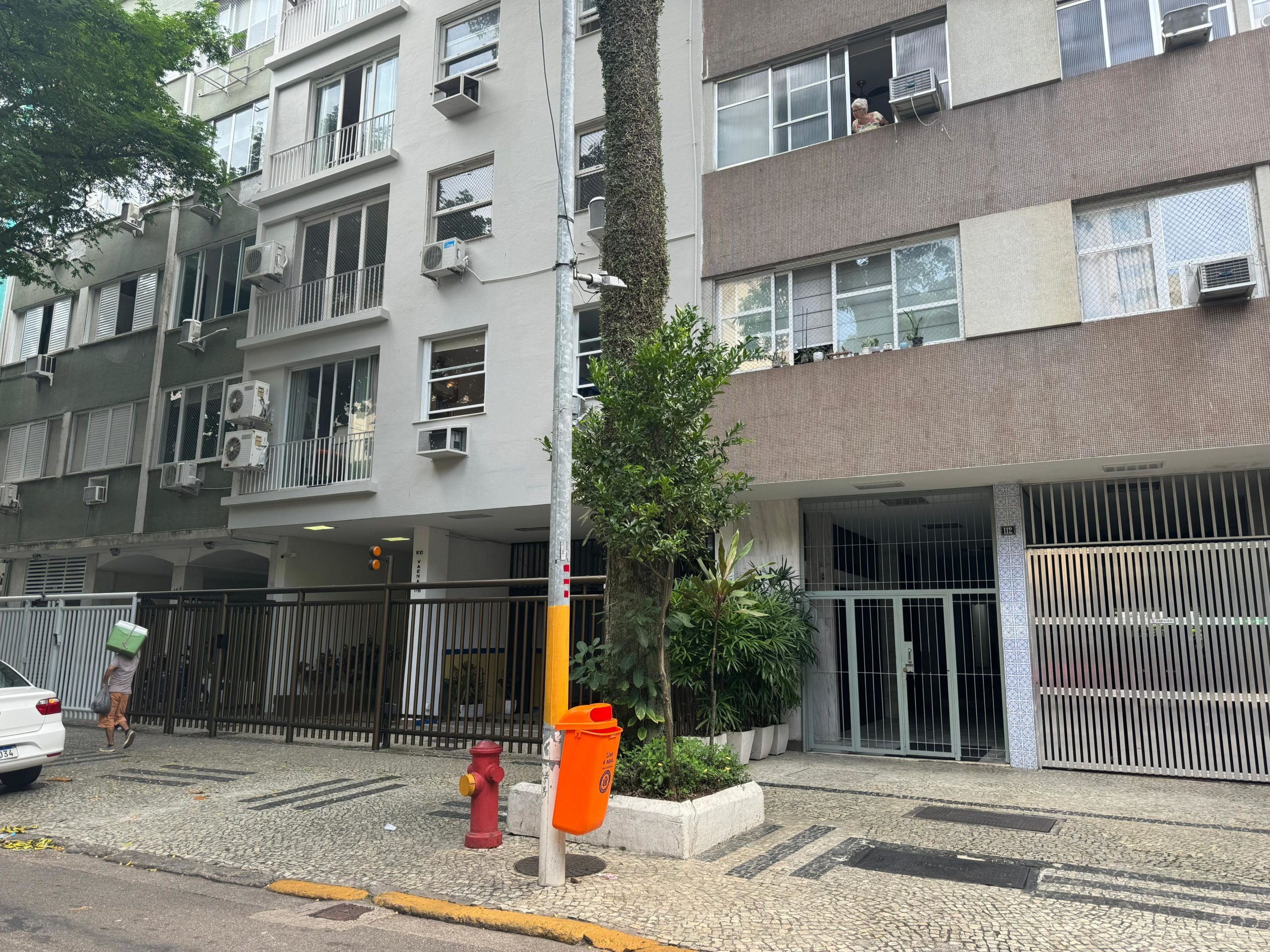 Porteiro morre ao levar choque em poste em Ipanema