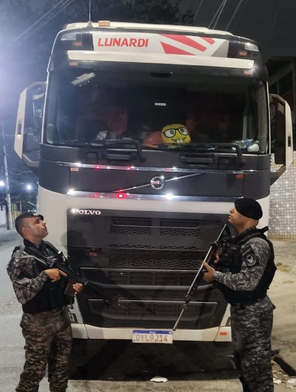 Polícia Militar liberta motorista refém em roubo de carga na Zona Norte do Rio