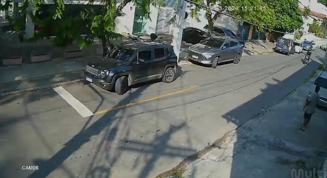 Câmara de segurança da oficina flagrou a ação dos criminosos