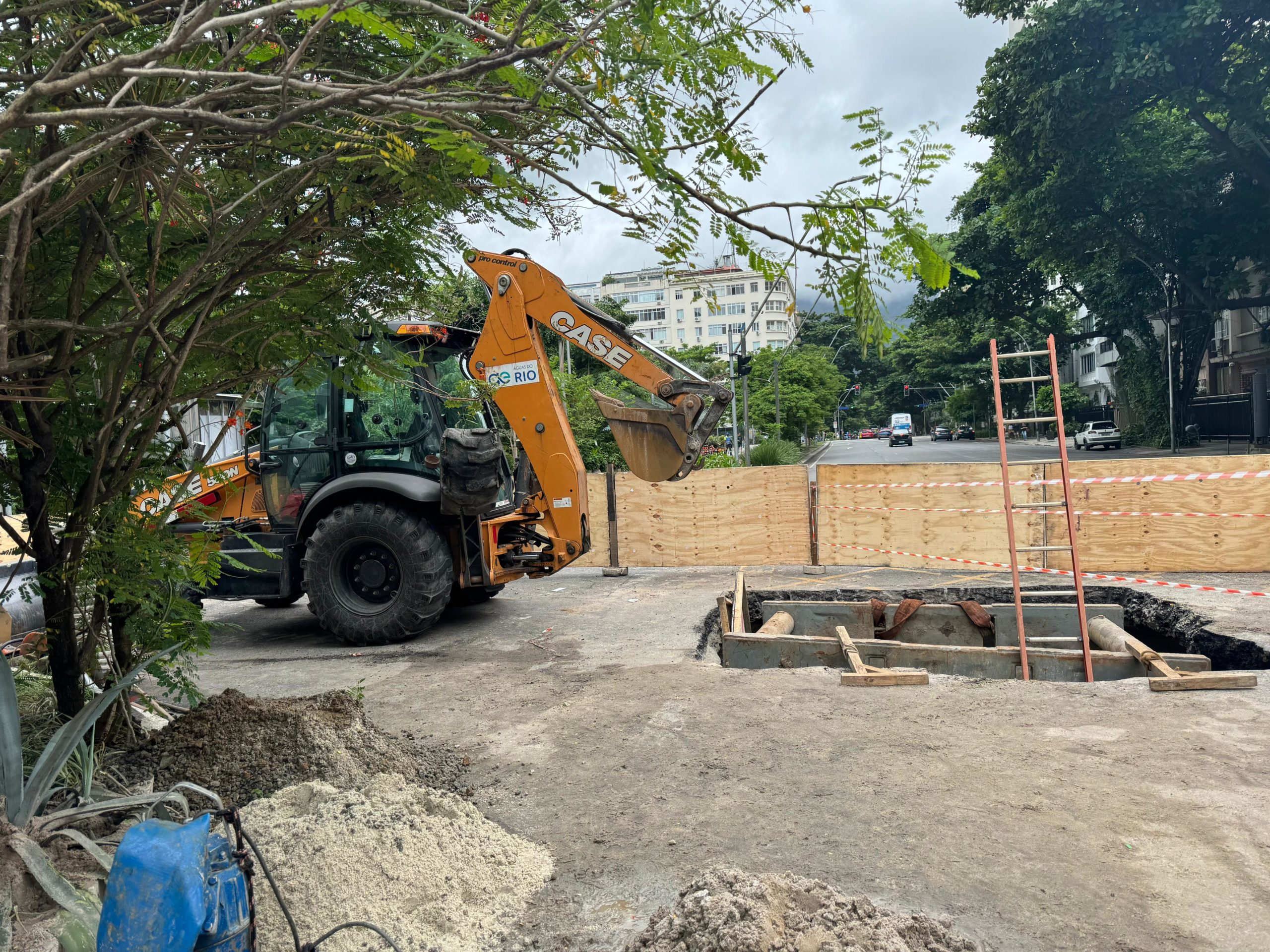 Cratera se abre no Leblon