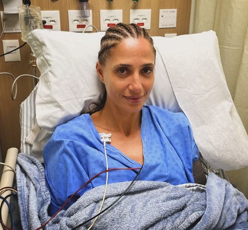 Camila Pitanga posta foto em hospital e tranquiliza fãs: 'Estou bem' (Foto: Reprodução/ Instagram)