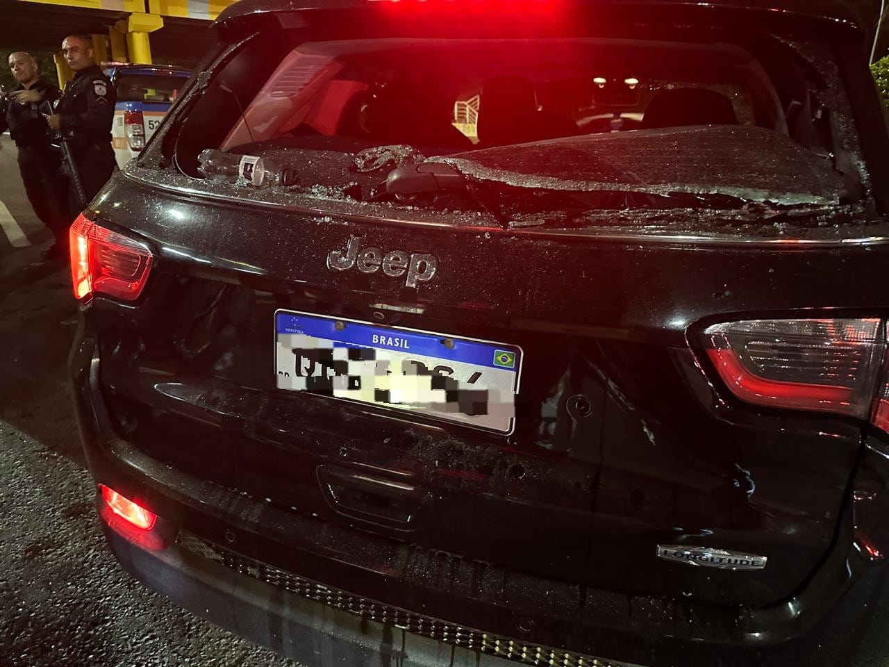 Bandido morre após tentar atropelar policial na Avenida Brasil