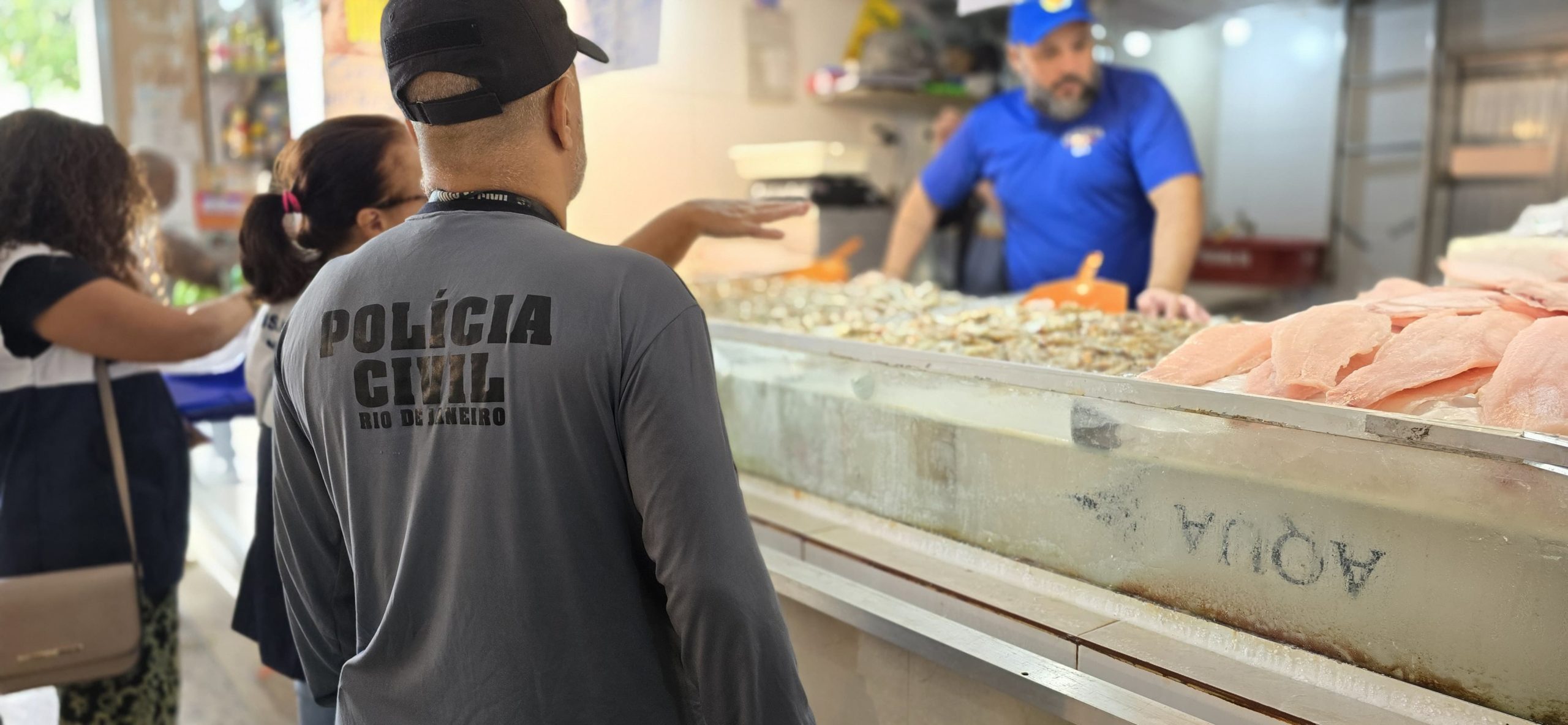 Fiscalização no comércio de pescado