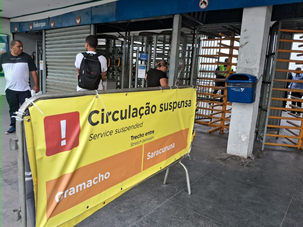 Circulação dos trens do ramal de Saracuruna suspensa