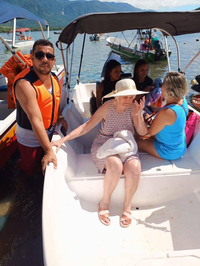 Jerry Adriani com sua família em barco que foi furtado em Sepetiba