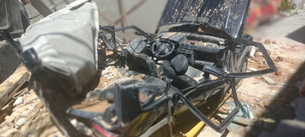 carro destruído após desabamento na Praça da Bandeira