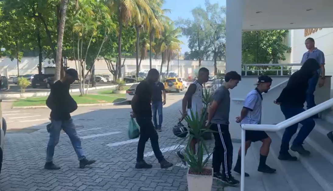 Homens presos em operação contra soltura de balões em Duque de Caxias