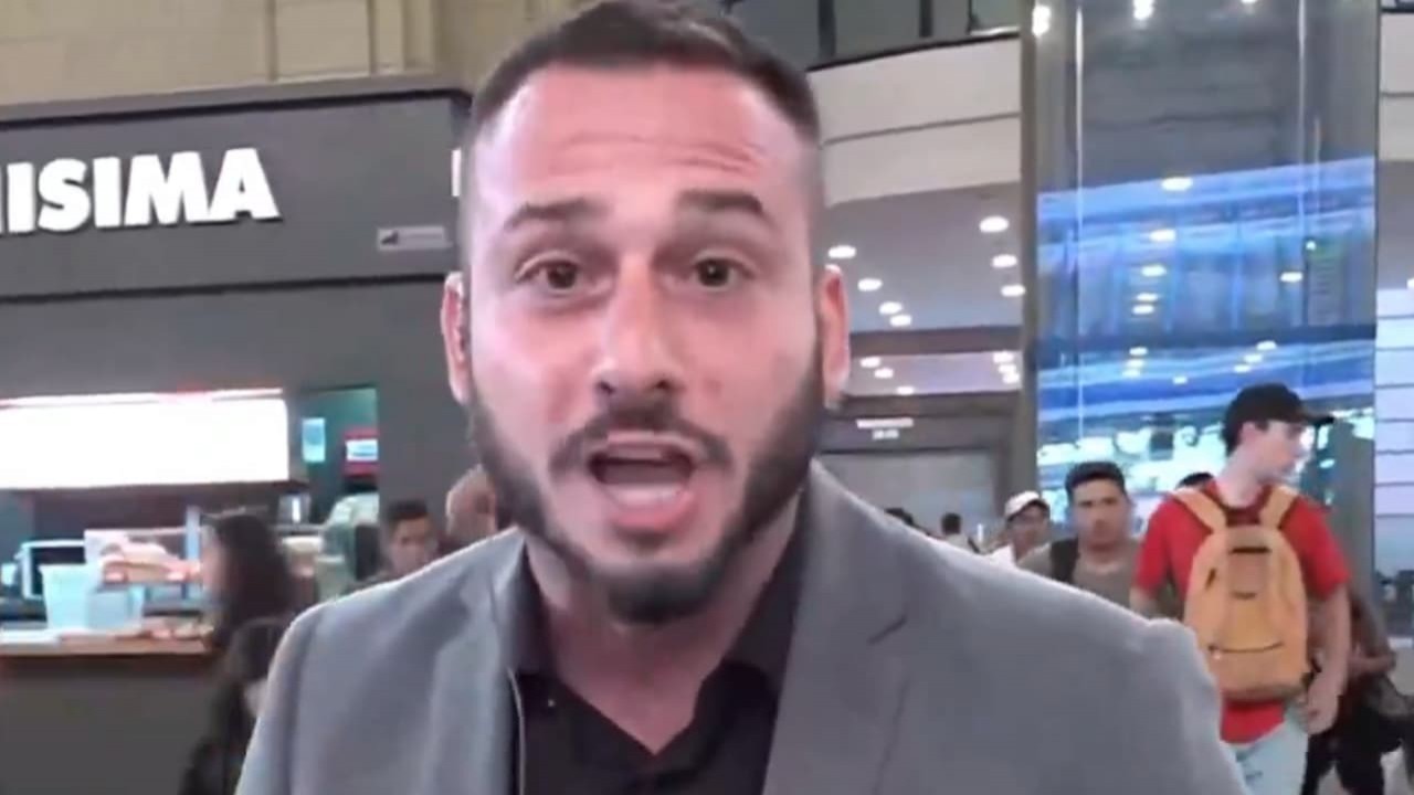 Jornalista reclama de salário ao vivo e é demitido por canal de televisão