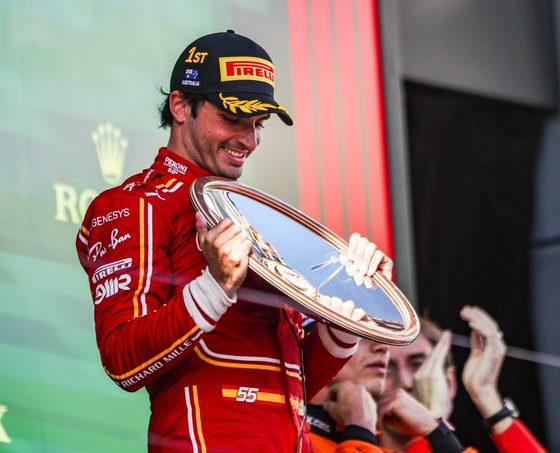 Carlos Sainz, da Ferrari, vence o GP da Austrália de Fórmula 1