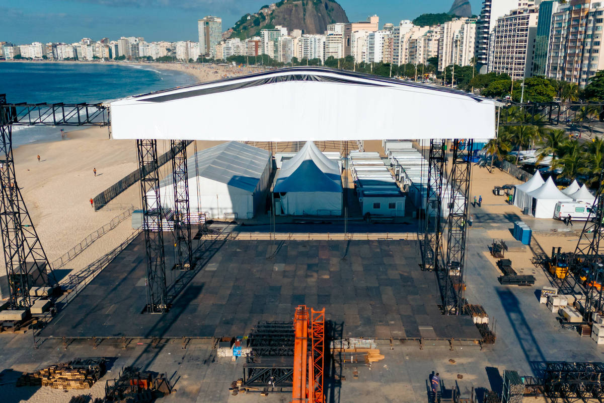 Palco do show de Madonna na Praia de Copacabana