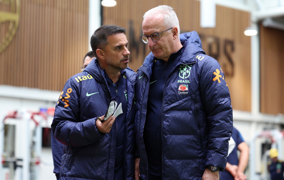Rodrigo Caetano e Dorival Júnior (FOTO: Rafael Ribeiro/CBF)