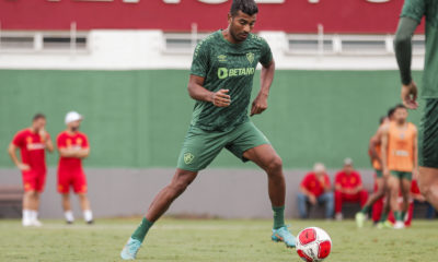 Thiago Santos durante treinamento no Fluminense