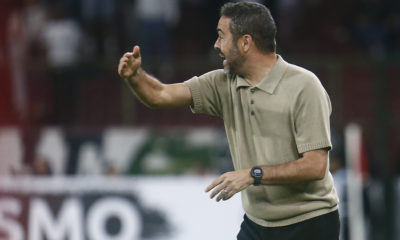 Artur Jorge durante estreia pelo Botafogo