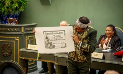 Ailton Krenak toma posse na Academia Brasileira de Letras