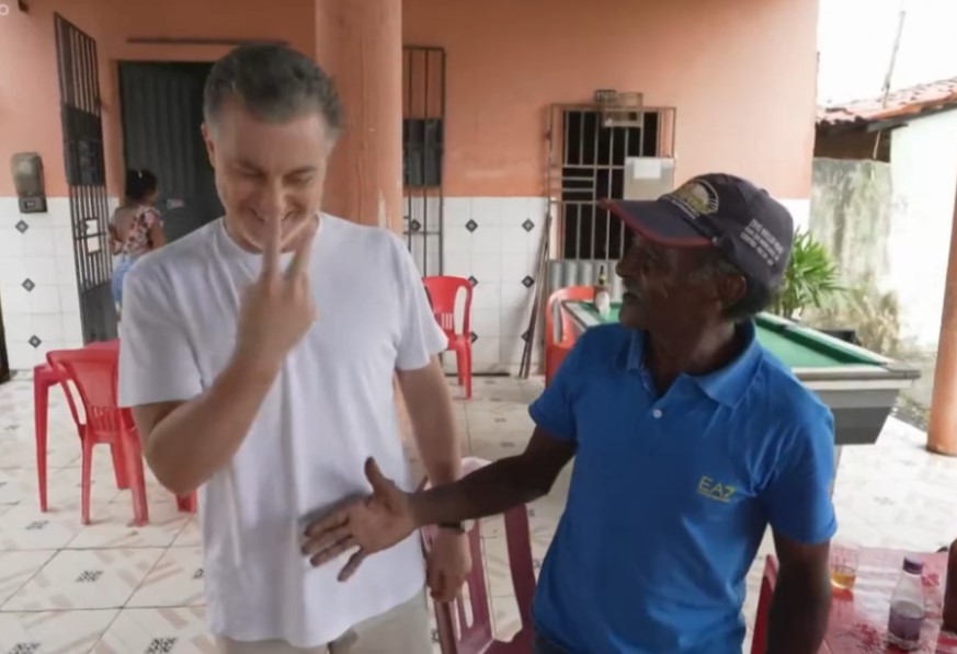 Luciano Huck é confundido com Gugu Liberato