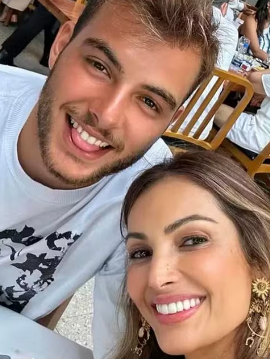 Patrícia Poeta ao lado do filho