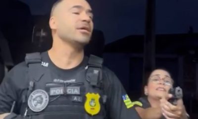 Policial aponta arma para moradora do imóvel e tenta impedir gravação da abordagem