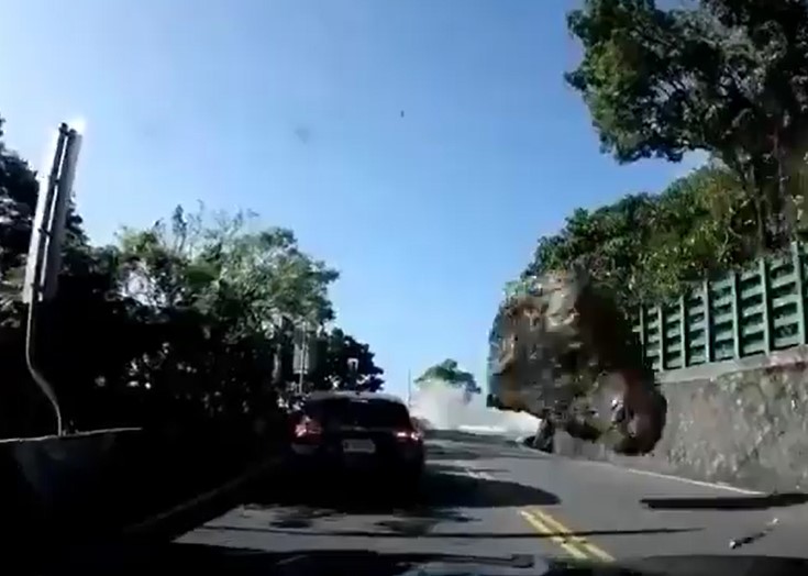 Rocha atinge carro em terremoto em Taiwan