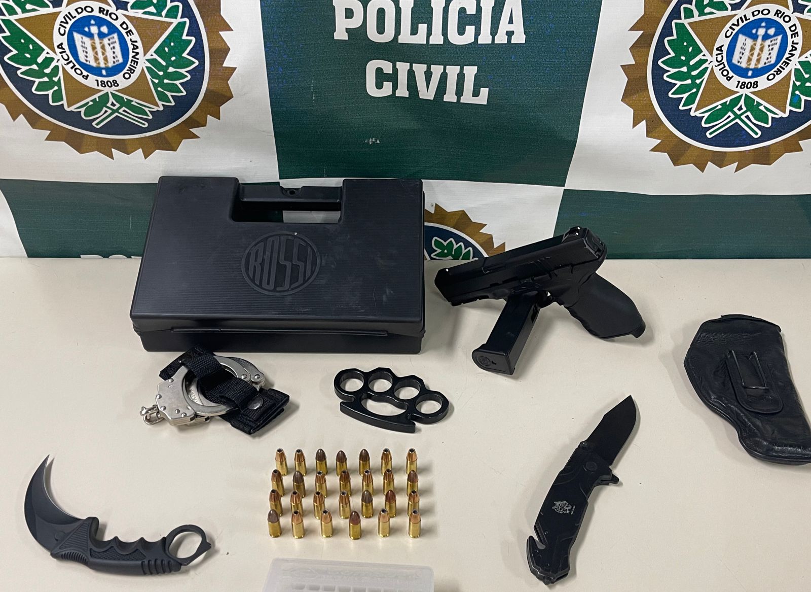 Apreensão feita com falso policial no Rio