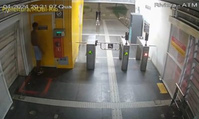 Vídeo: menor é flagrado roubando bilheteria em estação do BRT na Barra