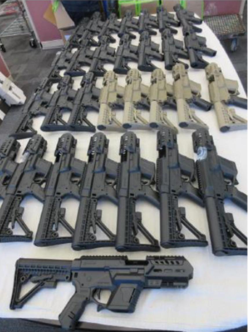 Armas apreendidas em Miami, nos Estados Unidos, em ação contra o tráfico internacional de armas