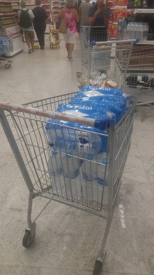 Correria provoca desabastecimento de água em mercados da Região Metropolitana do Rio 