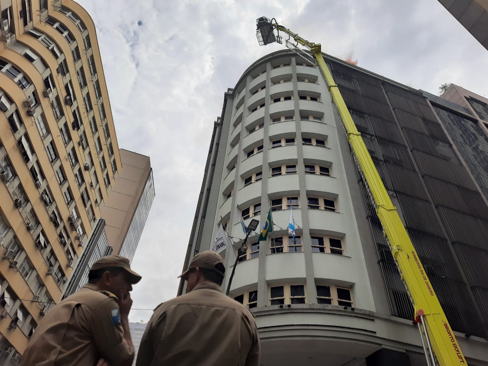É Mentira: Incêndio que assustou trabalhadores na Santa Luzia não passava de simulação