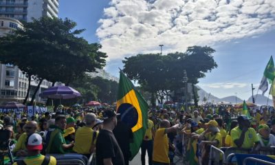 Apoiadores do ex presidente Bolsonaro em Copacabana