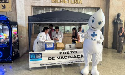 Ponto de vacinação contra a gripe na Central do Brasil.