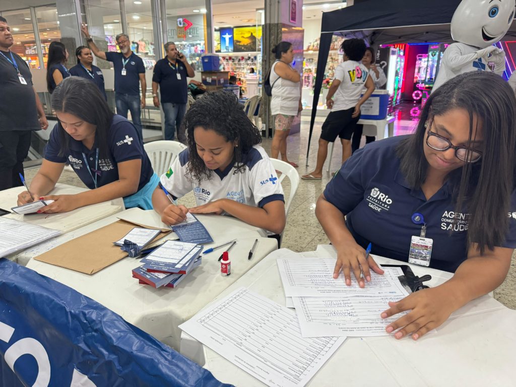 Ponto de vacinação contra a gripe na Rodoviária do Rio.