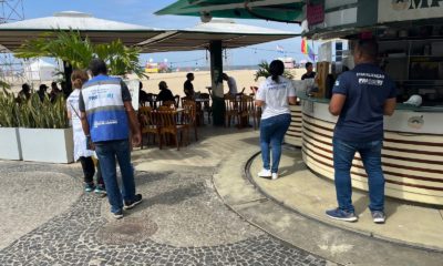 Equipe do Procon RJ fiscaliza quiosque na Praia de Copacabana para o show da Madonna