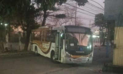 Ônibus é sequestrado em Braz de Pina, na Zona Norte do Rio.