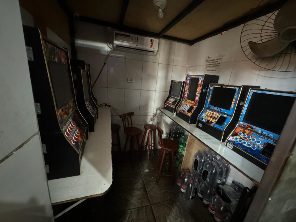 Operação contra comércios ligados ao contraventor Piruinha.