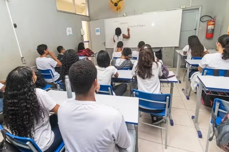 governador Cláudio Castro nomeou mais 75 novos professore