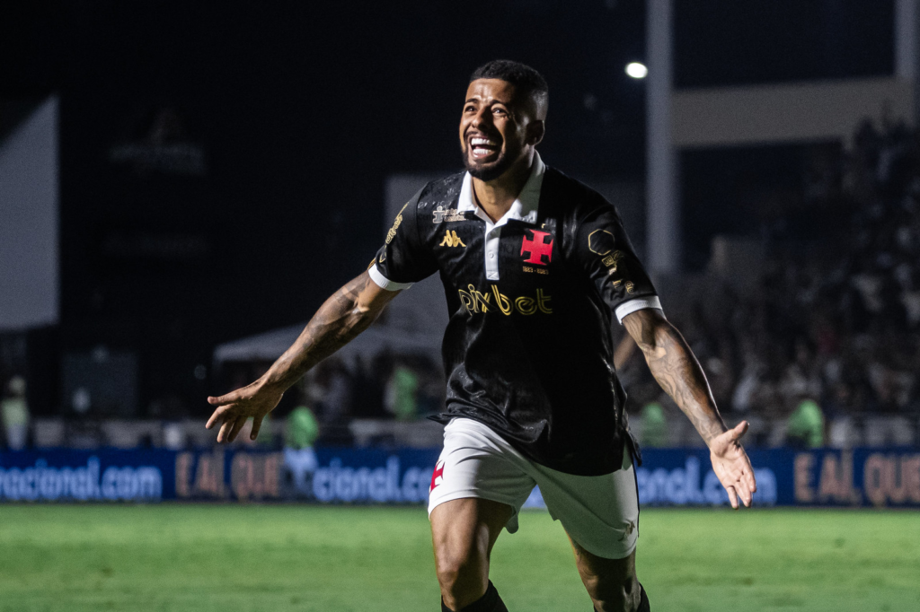 Praxedes e Payet também desfalcam o time de São Januário; no Massa Bruta, goleiro Cleiton é dúvida