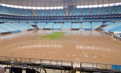 Arena do Grêmio foi totalmente invadida pelas águas (Foto: Reprodução/Internet)