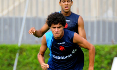 Souza e Philippe Coutinho (Foto: Marcelo Sadio/Vasco)