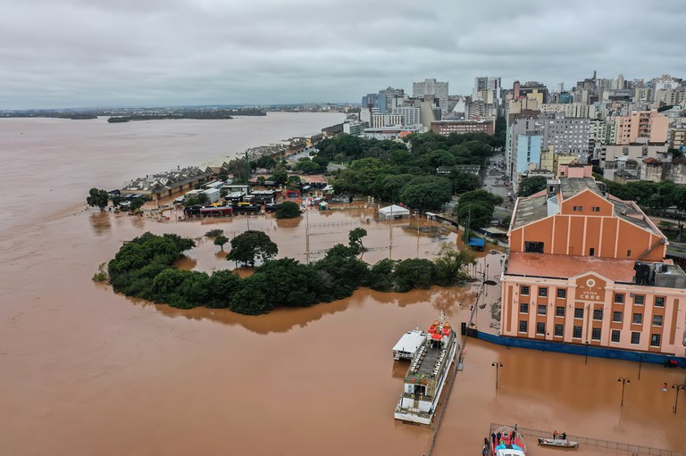 Chuva provoca alagamentos no Rio Grande do Sul