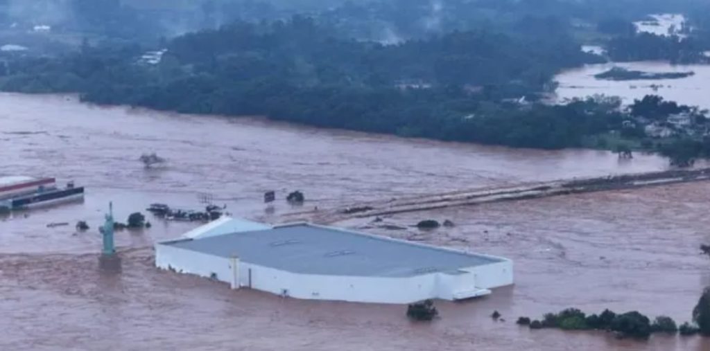 Chuva provoca alagamentos no Rio Grande do Sul.