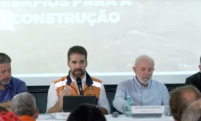 Governardor do RS, Eduardo Leite, ao lado do presidente Lula
