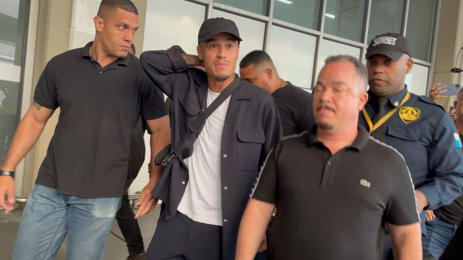 Philippe Coutinho chega ao Rio (Foto: Gabriela Marino/Super Rádio Tupi)