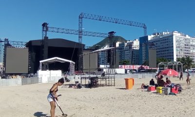 'Garimpeiros de Copa' procuram por objetos de valora após show de Madonna, em Copacabana.