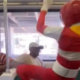 Power Rangers transformam trem do Rio em pista de dança