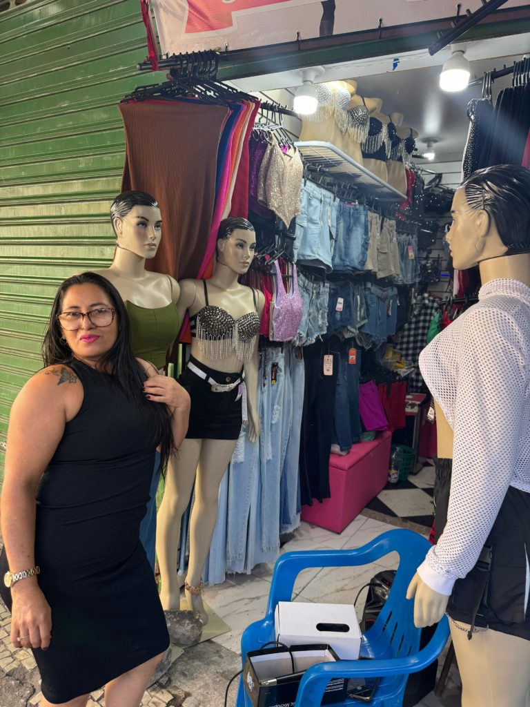 Sol Lima, vendedora de roupas na Saara, , região de comércio popular no Centro do Rio.
