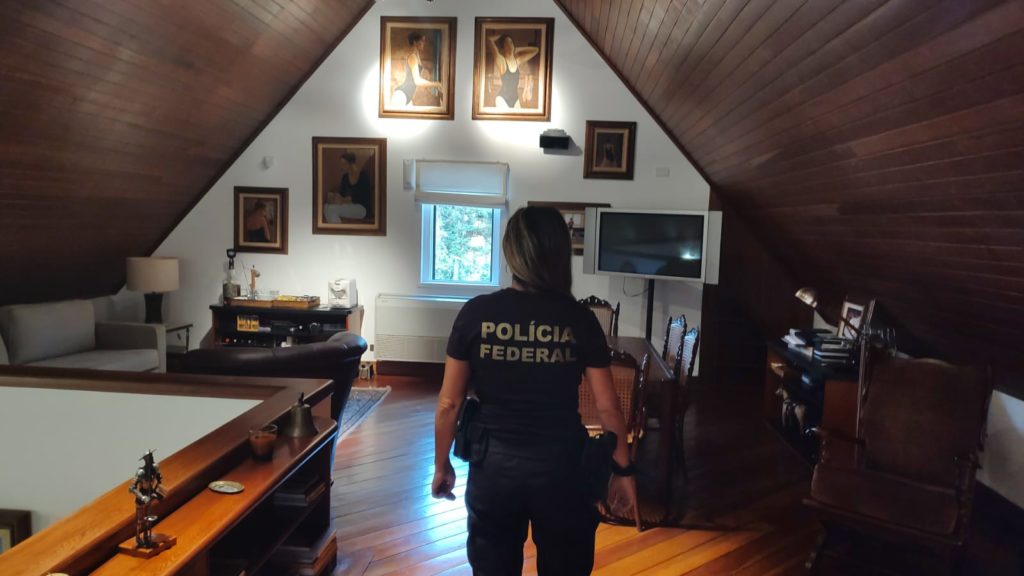 Polícia Federal do Paraná cumpre mandados contra empresários do Rio.