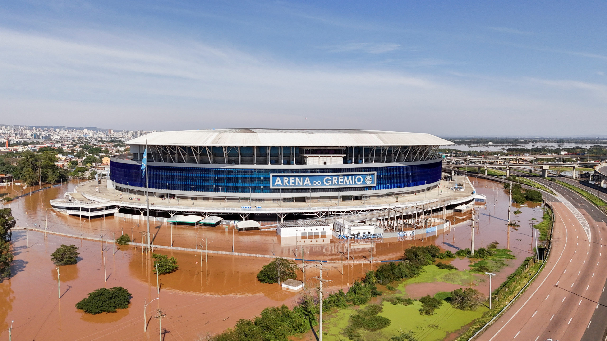 Arena do Grêmio alagada (FOTO: Amanda Perobelli/Reuters)