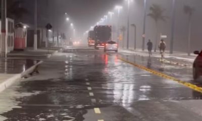 Mar invade ruas de Itaipuaçu