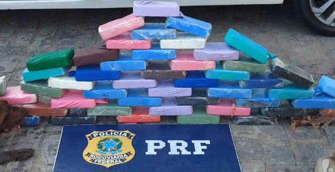 Casal é preso com 53 kg de cocaína na Dutra.