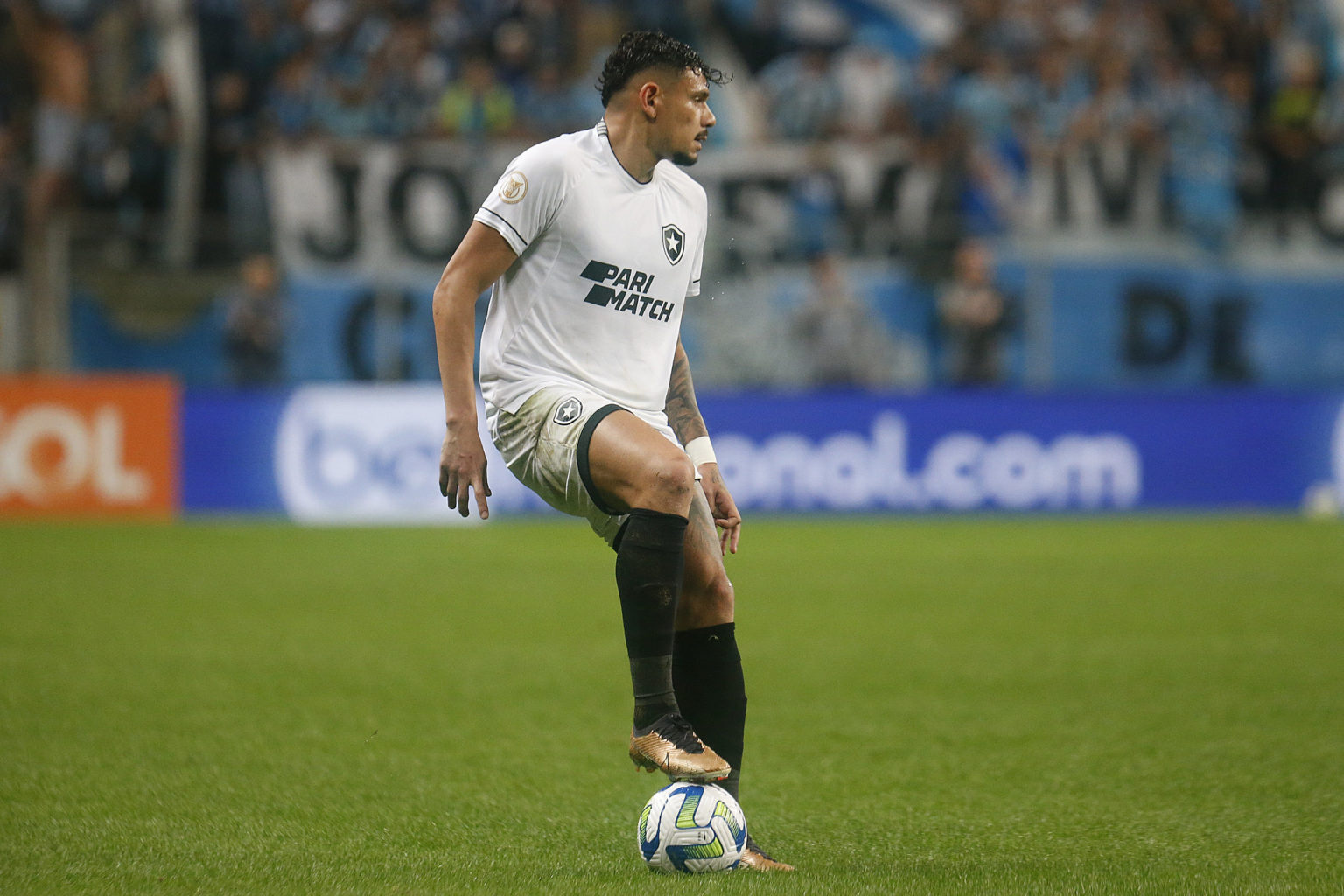 Tiquinho Soares é relacionado e vira opção contra o Criciúma Super