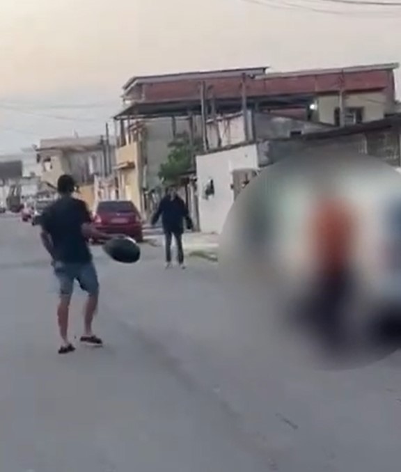 Gari é morta a facadas no meio da rua em Belford Roxo